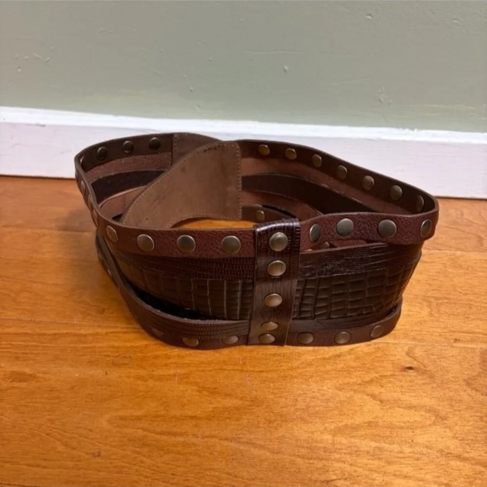 DKNY Donna Karan New York Genuine Leather Belt Made in Italy Size M Studded Boho